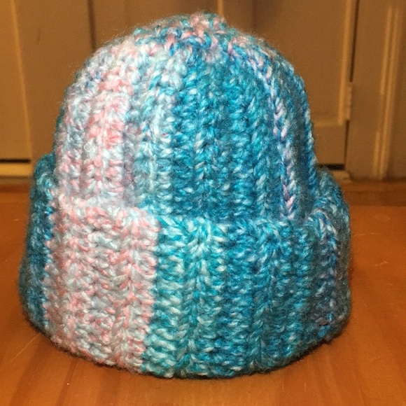 🌺 Baby hat, hand crocheted pink and blue - Picture 1 of 8